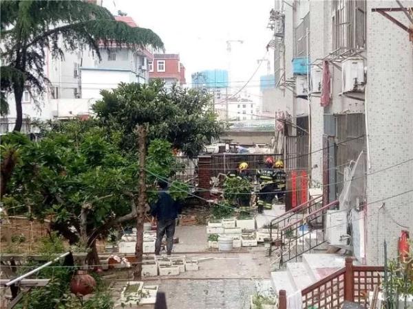 突發！青島一居民樓發生爆燃！已造1人死亡，7人受傷！3公里外有震感…